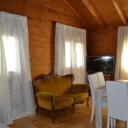 Chalet L Oasi Di Ambra 8 Posti Letto Con Uso Piscina อาร์เดีย ภายนอก รูปภาพ