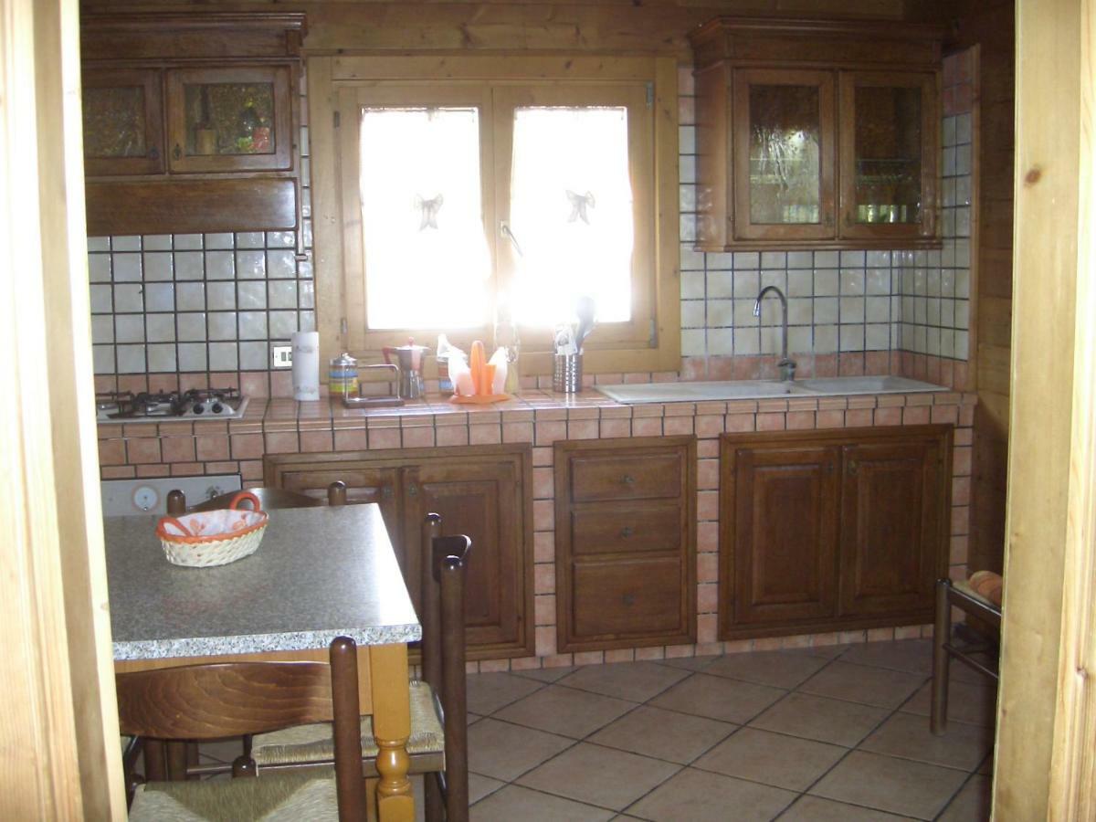 Chalet L Oasi Di Ambra 8 Posti Letto Con Uso Piscina อาร์เดีย ภายนอก รูปภาพ