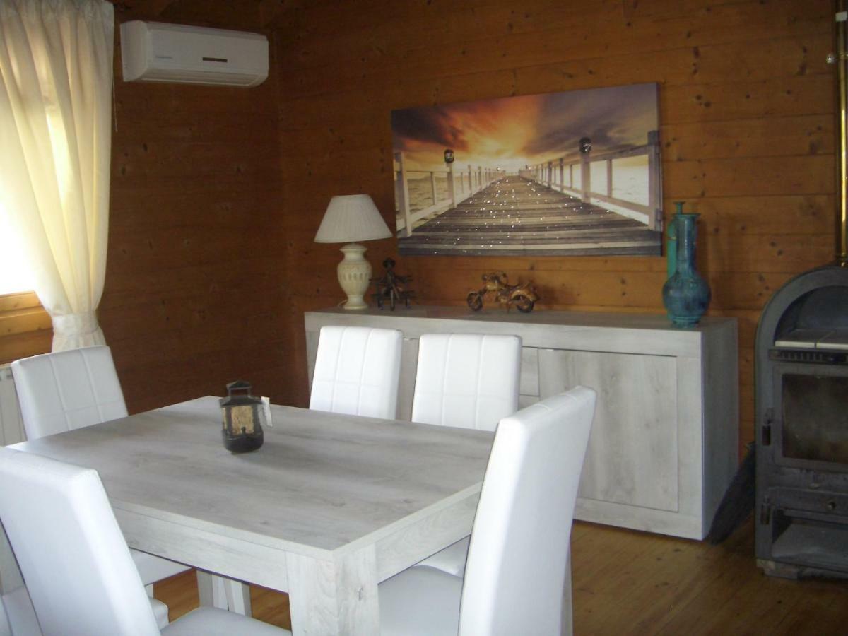 Chalet L Oasi Di Ambra 8 Posti Letto Con Uso Piscina อาร์เดีย ภายนอก รูปภาพ